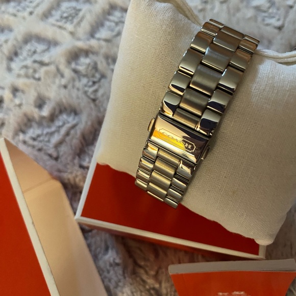 Beautiful Coach watch, new. silver and white color. - Picture 6 of 6